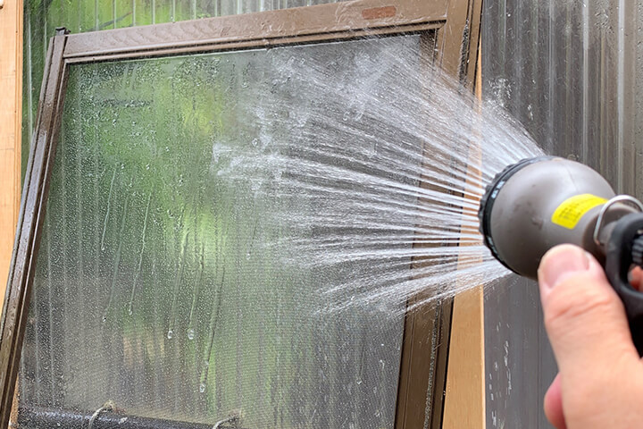 網⼾掃除を窓ガラス・サッシ掃除と一緒に行うメリット